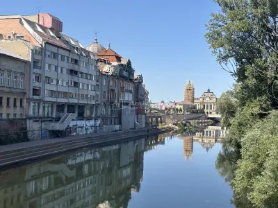 Apartament 129 mp cu vedere spre Crisul Repede si demisol independent in cladire istorica - foto 17