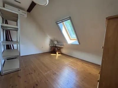 Proprietate de patrimoniu pe malul lacului Paleu - Teren 2.300 mp - piscina - Coliba lui Horea – casa istorica din secolul XVIII - foto 14