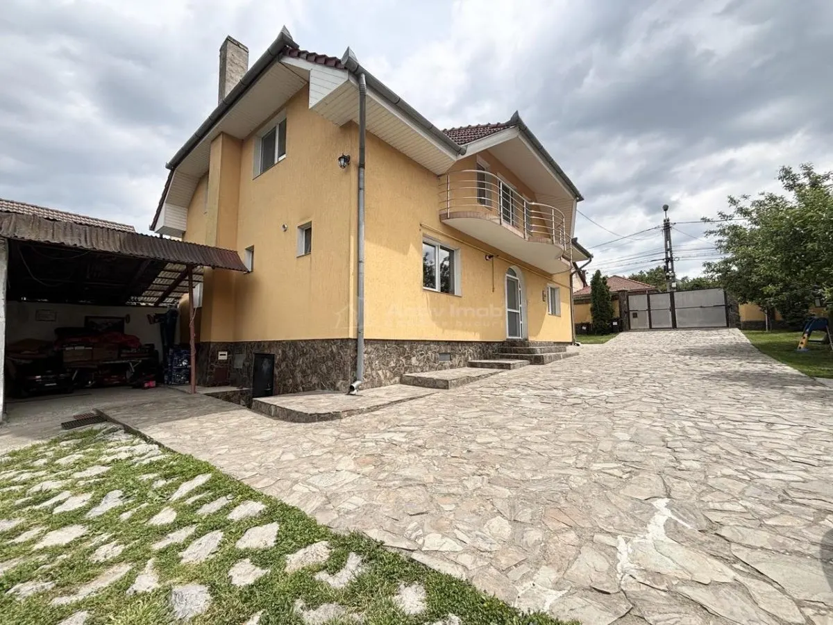 Casa - Vila - str. Piatra Craiului - foto 1