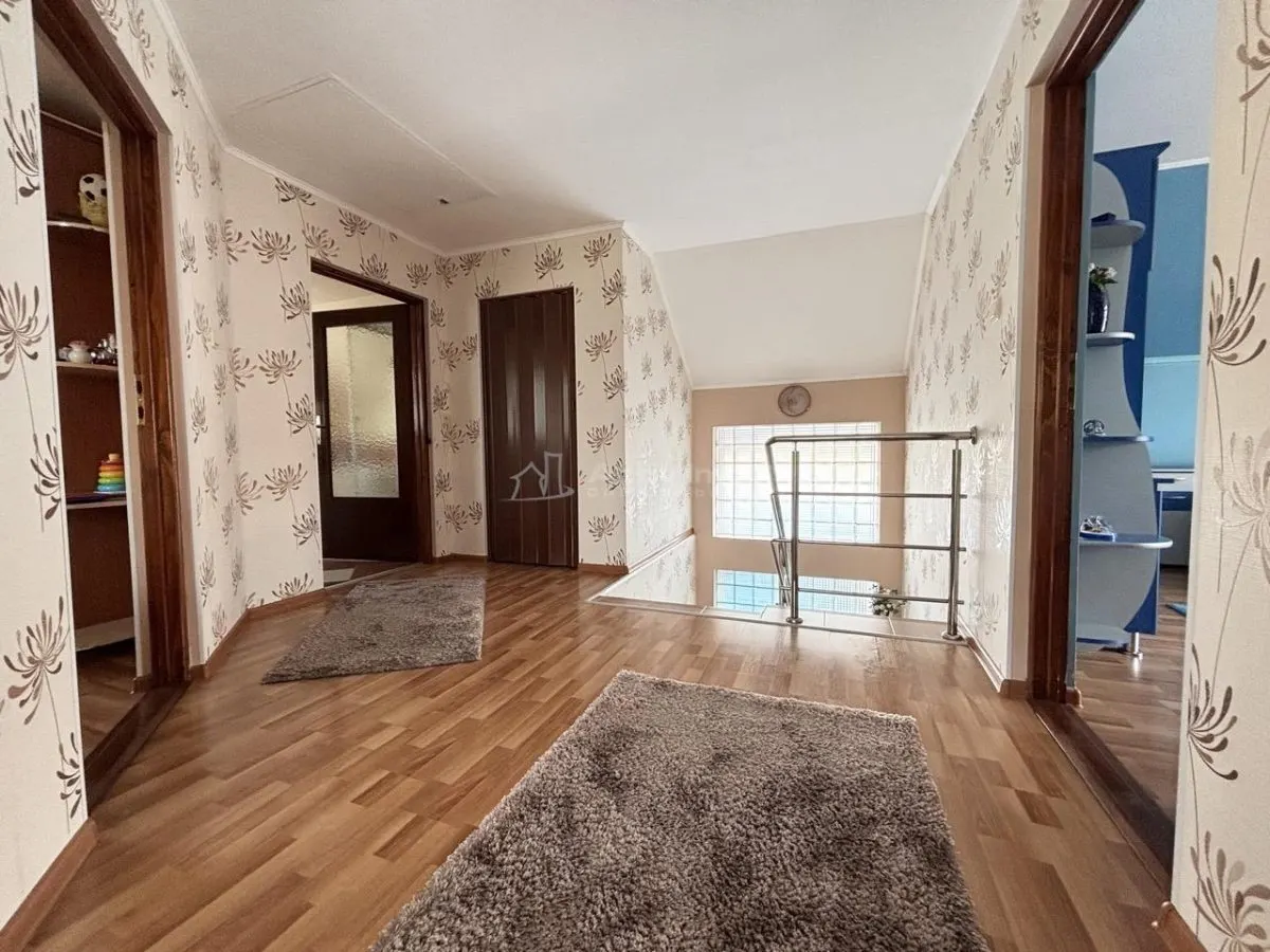 Casa - Vila - str. Piatra Craiului - foto 12