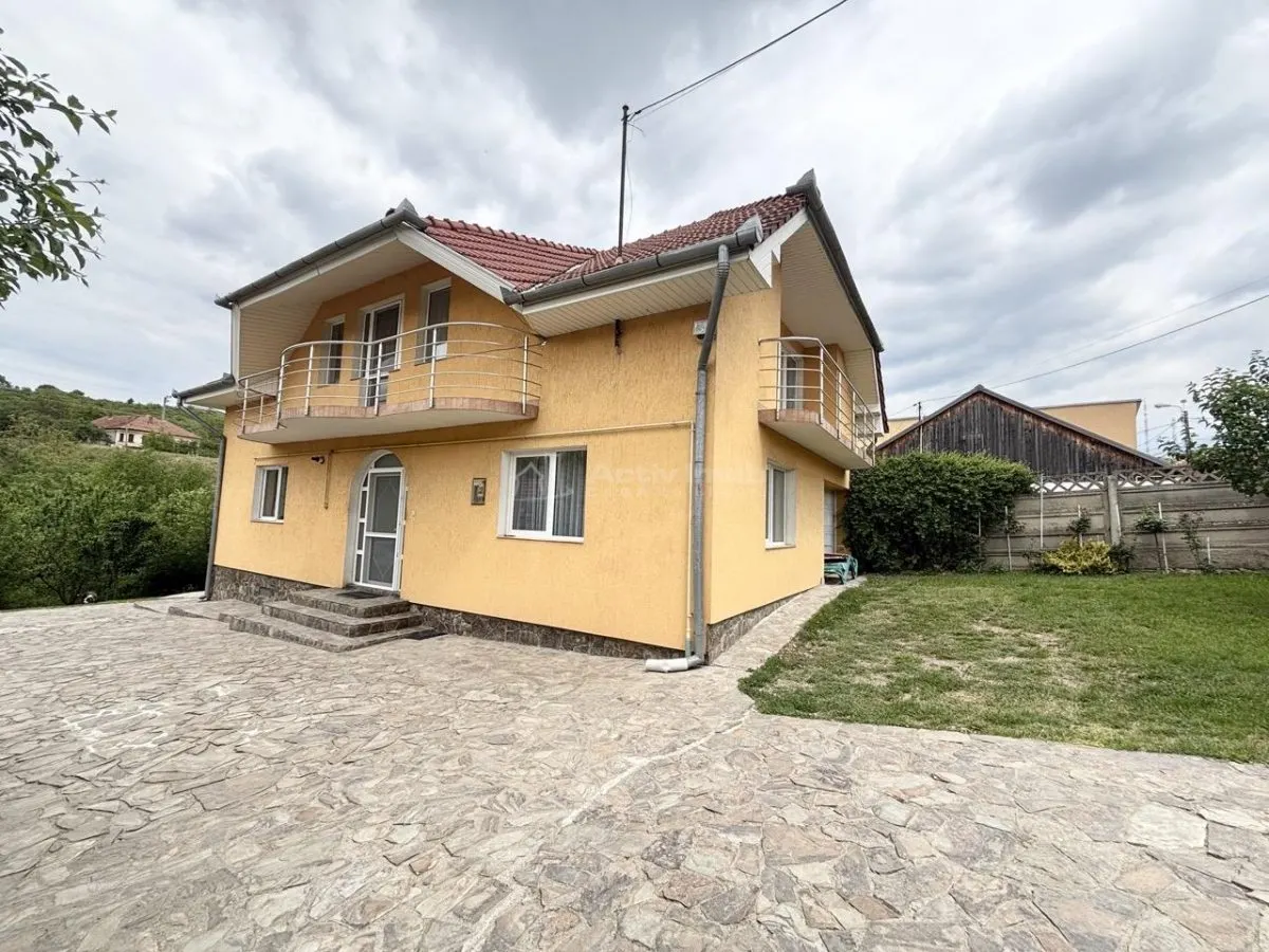 Casa - Vila - str. Piatra Craiului - foto 17