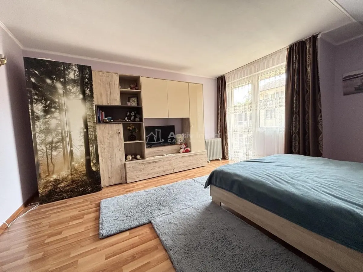 Casa - Vila - str. Piatra Craiului - foto 4