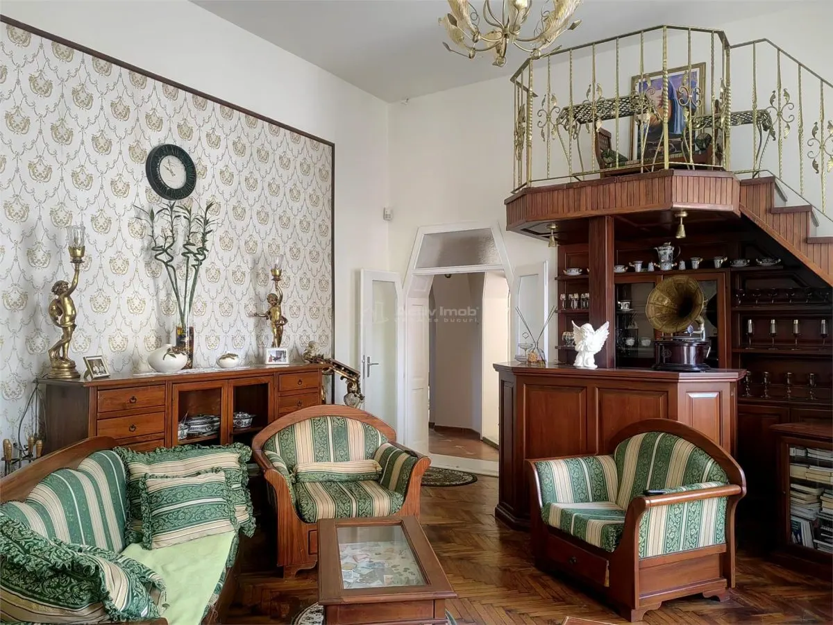 Apartament renovat ultracentral | 116 mp utili | 2 parcari | pod mansardabil 100mp | Traian Mosoiu, Oradea - foto 1