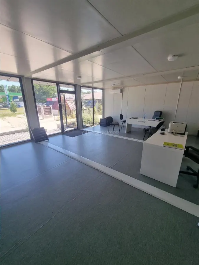 Spatiu showroom- teren pt afacere sau constructie casa . - foto 8