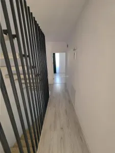 Villa Townhouse Moderne – Otopeni – 5 Chambres – 3 Salles de Bain – 159m² - foto 18