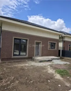 Detached Villa – Tunari – Ground + Mezzanine – 5 Bedrooms – 2 Bathrooms - foto 17