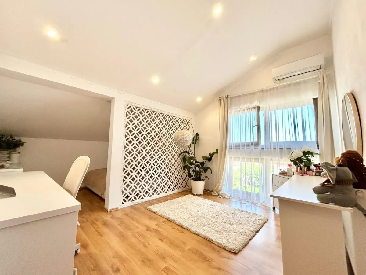 Casa individuala - Odaile Otopeni - 8 camere - 4 bai - 474mp - 903mp teren - foto 11