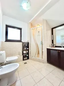 Casa individuala - Odaile Otopeni - 8 camere - 4 bai - 474mp - 903mp teren - foto 16
