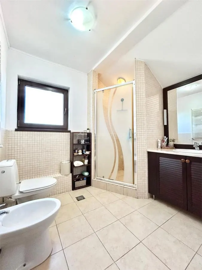 Casa individuala - Odaile Otopeni - 8 camere - 4 bai - 474mp - 903mp teren - foto 16