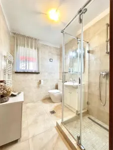 Casa individuala - Odaile Otopeni - 8 camere - 4 bai - 474mp - 903mp teren - foto 17