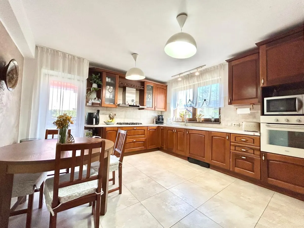 Casa individuala - Odaile Otopeni - 8 camere - 4 bai - 474mp - 903mp teren - foto 5