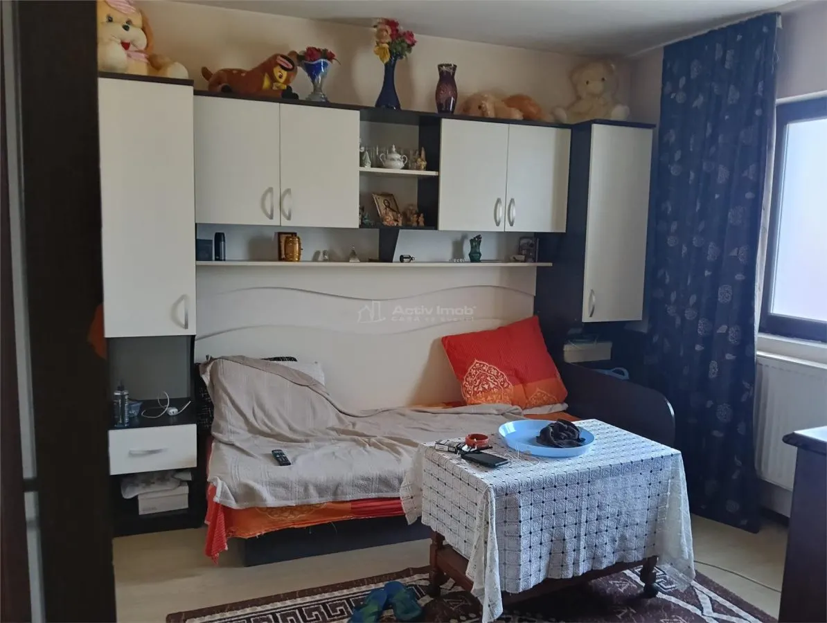 Ap 3 camere-Et.1/3-Mobilat si utilat-Parcare-Curte comuna-Toate utilitatile - foto 3