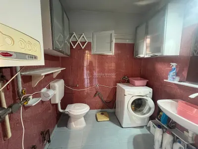 Lugoj, Casa Planta Baja con Patio Propio, 4 Habitaciones, Apto. Negocio + Vivienda, Centro - foto 12