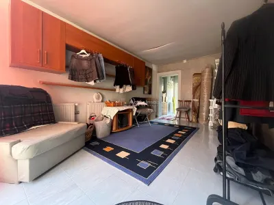 Lugoj, Casa Planta Baja con Patio Propio, 4 Habitaciones, Apto. Negocio + Vivienda, Centro - foto 13