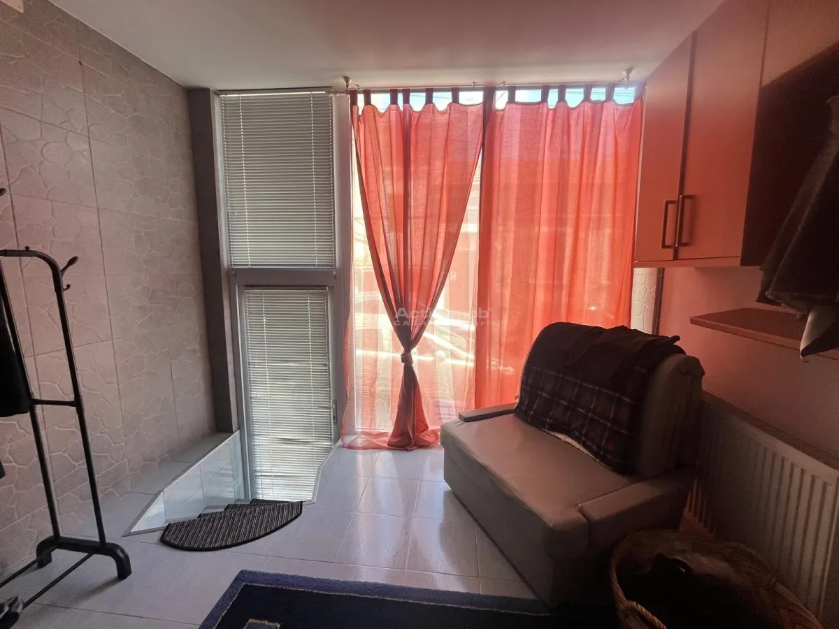 Lugoj, Casa Planta Baja con Patio Propio, 4 Habitaciones, Apto. Negocio + Vivienda, Centro - foto 16