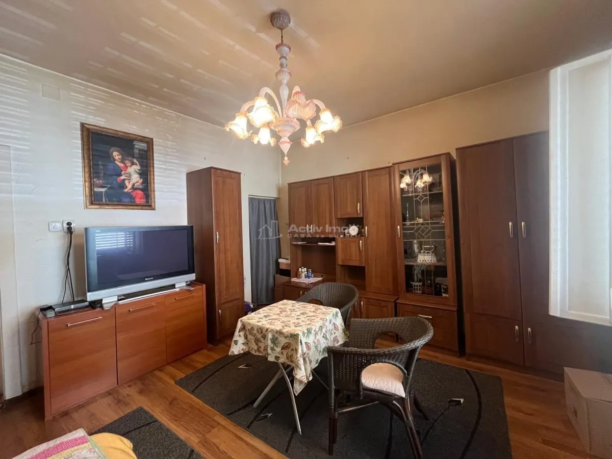 Lugoj, Casa Planta Baja con Patio Propio, 4 Habitaciones, Apto. Negocio + Vivienda, Centro - foto 4