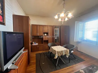 Lugoj, Casa Planta Baja con Patio Propio, 4 Habitaciones, Apto. Negocio + Vivienda, Centro - foto 5