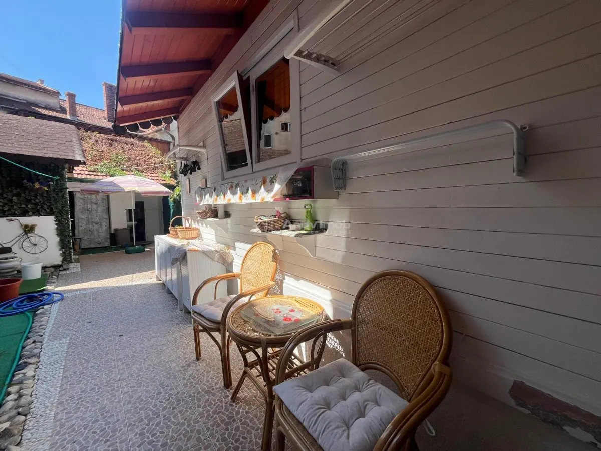 Lugoj, Casa Planta Baja con Patio Propio, 4 Habitaciones, Apto. Negocio + Vivienda, Centro - foto 10