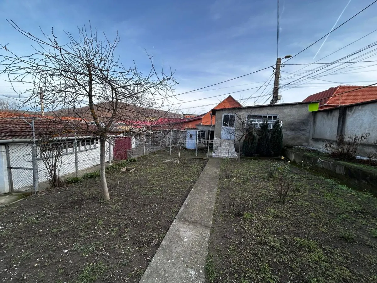 Bocsa Montana, Casa Solida cu Demisol+ Parter+ Etaj - foto 2