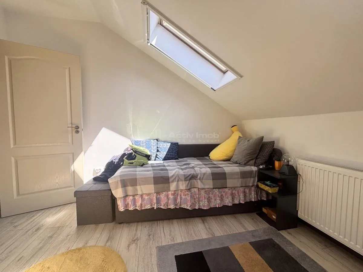 个性城市住宅 – 带阁楼和配套酒窖的房屋，奥拉迪亚市中心 - foto 6