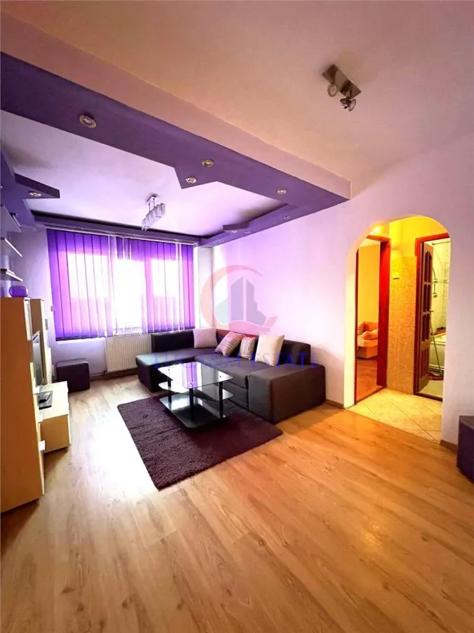 Apartament 3 camere, centrala proprie, bloc izolat, lift - foto 2