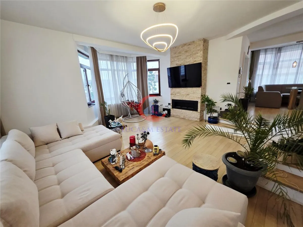 Vila, Cerneteaz, Teren Generos, Casa de Oaspeti, Beci, Garaj - foto 1