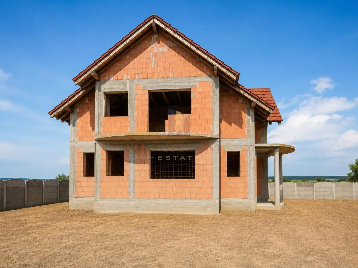 Casa parter si etaj la rosu ,Recas - foto 2