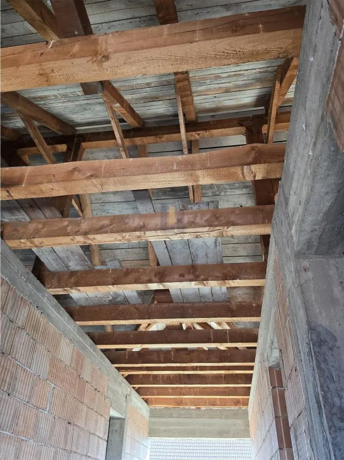 Casa parter si etaj la rosu ,Recas - foto 11