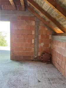 Casa parter si etaj la rosu ,Recas - foto 13