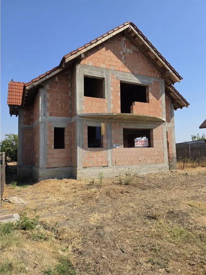 Casa parter si etaj la rosu ,Recas - foto 14