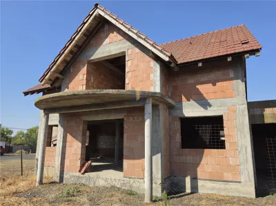 Casa parter si etaj la rosu ,Recas - foto 15