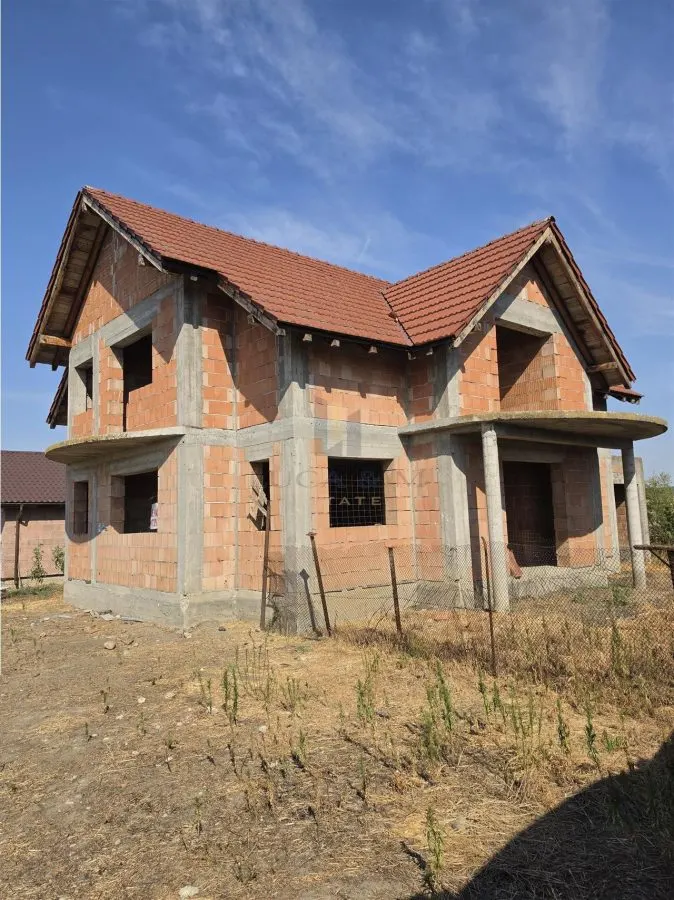 Casa parter si etaj la rosu ,Recas - foto 16
