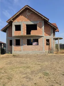 Casa parter si etaj la rosu ,Recas - foto 5