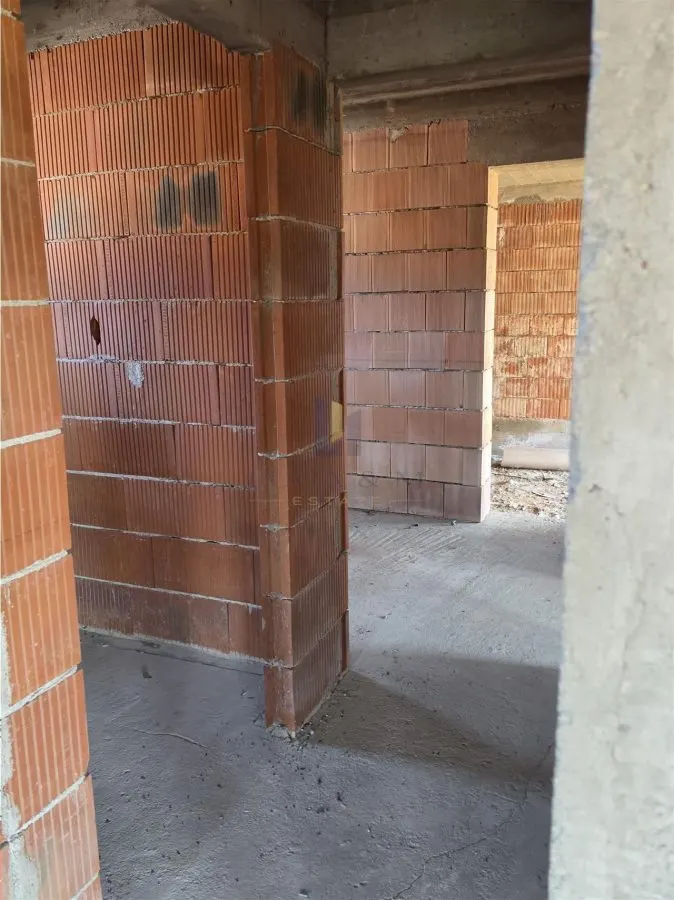 Casa parter si etaj la rosu ,Recas - foto 8