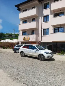 1-Bedroom Apartment with Large Terrace – Hlincea - foto 2