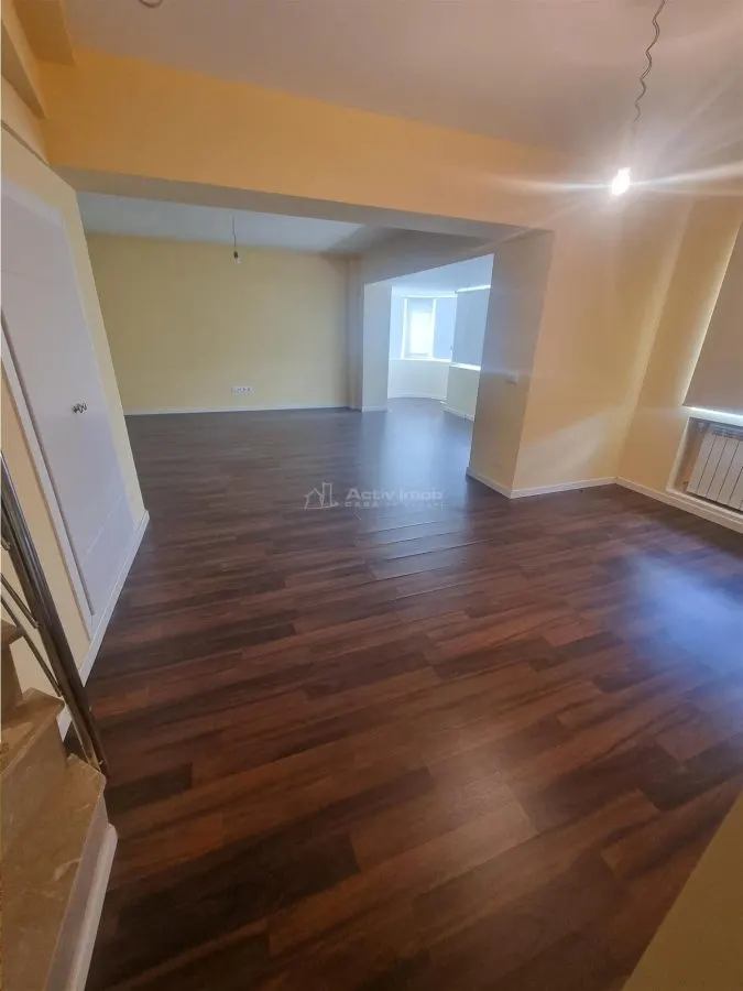 Apartament 5 camere cu scara interioara tip penthouse -doua etaje - foto 2