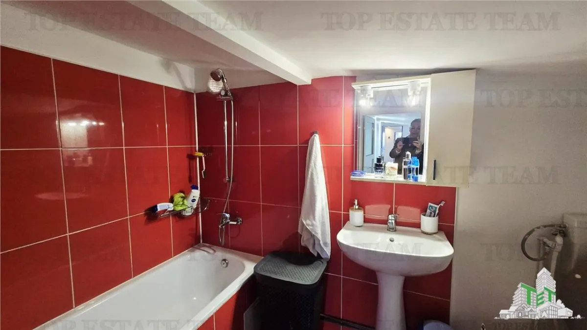 Villa de 5 Dormitorios y 2 Baños en Giulesti, Sector 1 – Disponible de Inmediato - foto 10