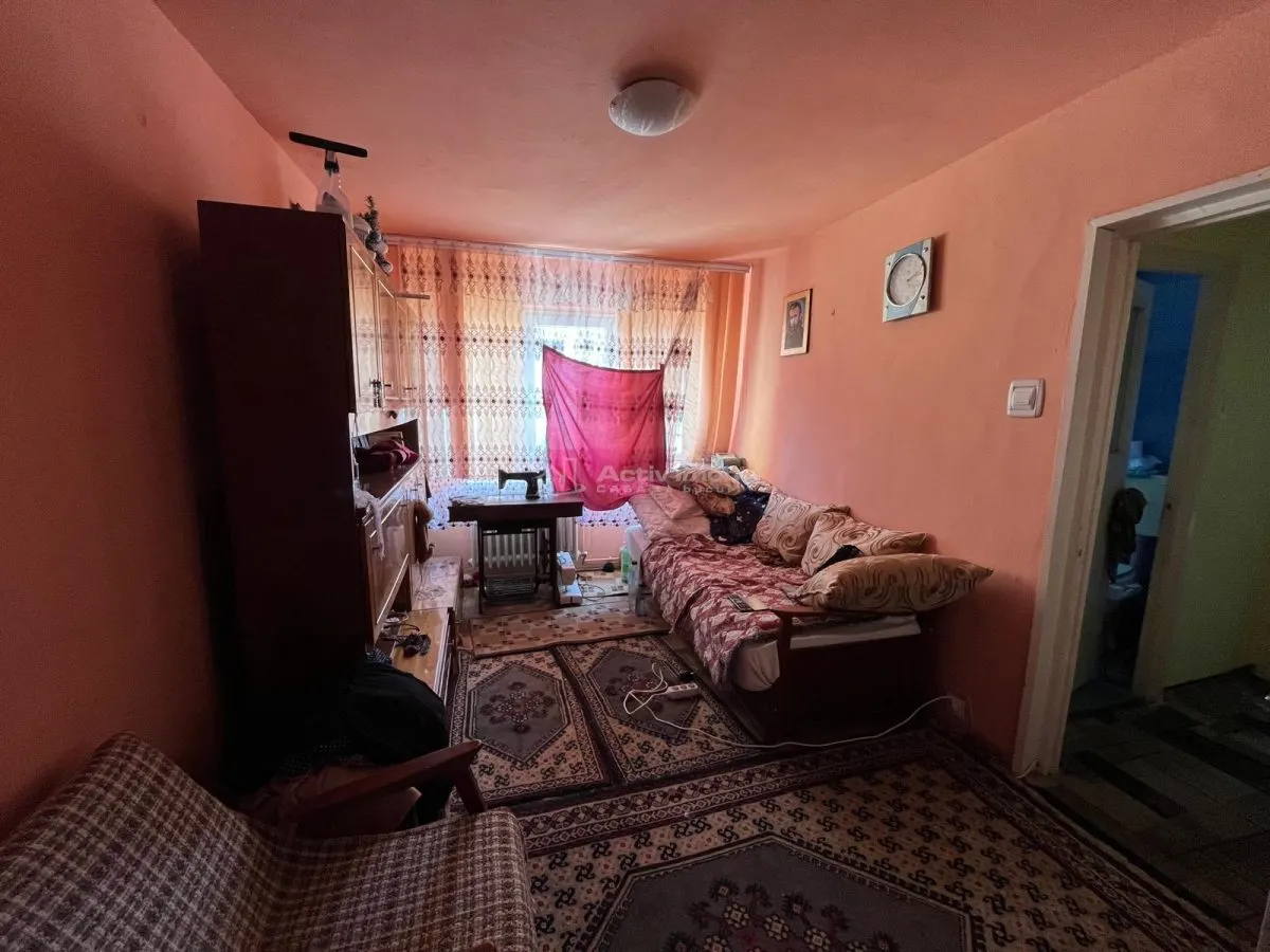 Caransebes, Apartamento de 2 Dormitorios, Distribución Semiseparada - foto 3