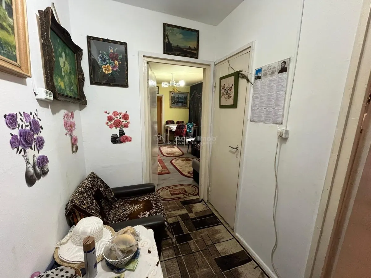Caransebes, Apartamento de 2 Dormitorios, Distribución Semiseparada - foto 7