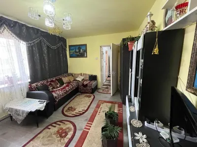 Caransebes, Apartamento de 2 Dormitorios, Distribución Semiseparada - foto 10