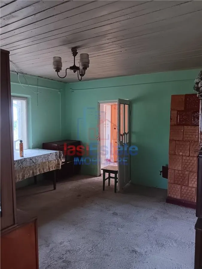 Vorovesti, Calle Principal: Terreno 1200m² con Casa Histórica 64m² y Servicios - foto 5