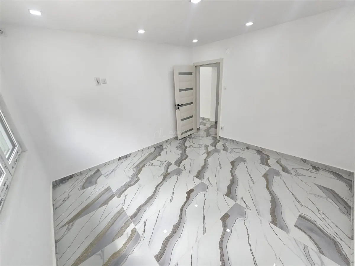 Reşiţa, Apartamento 2 Dormitorios, Renovado, Planta Baja, Micro 2 - foto 4