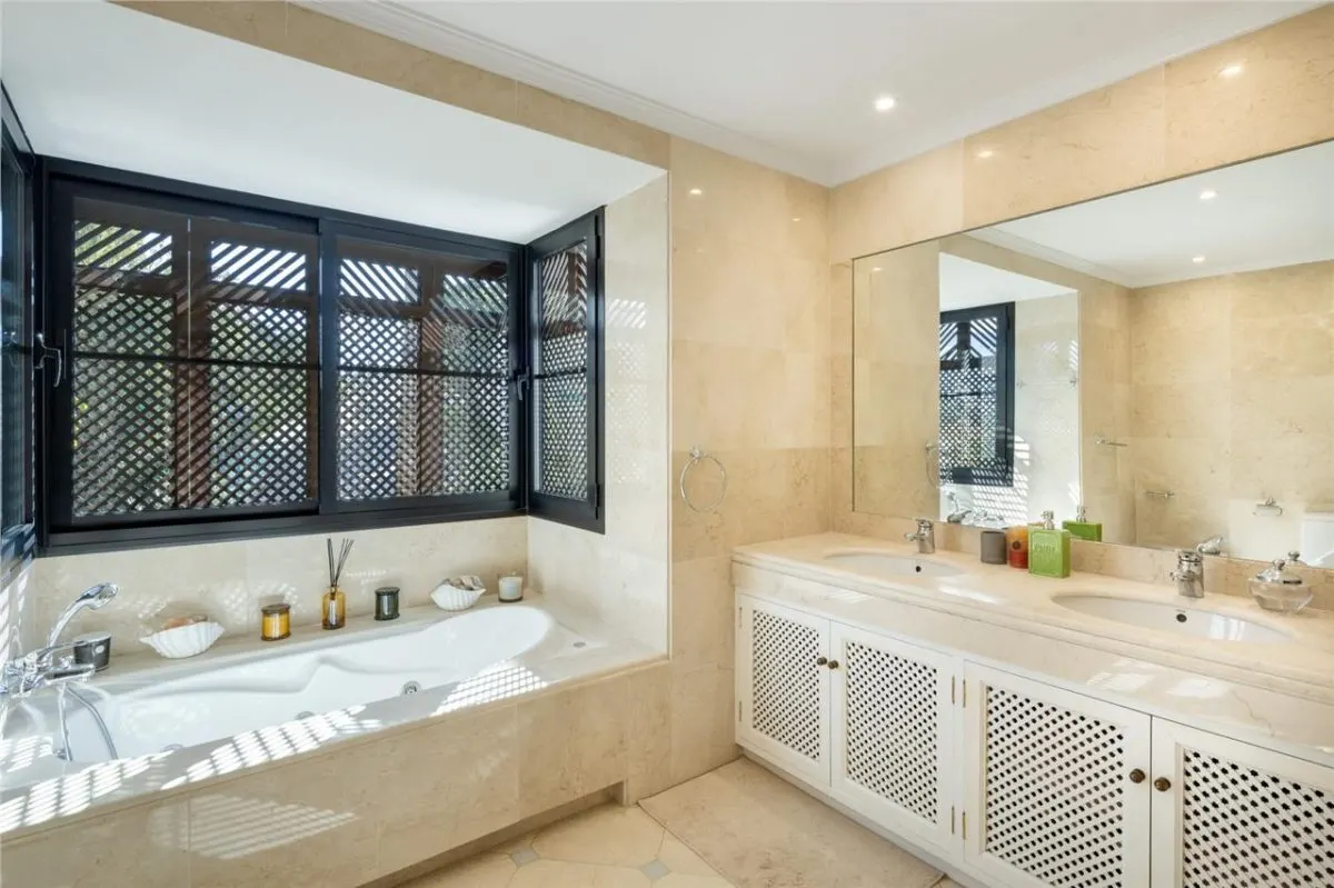 Villa en venta en Malaga - foto 17