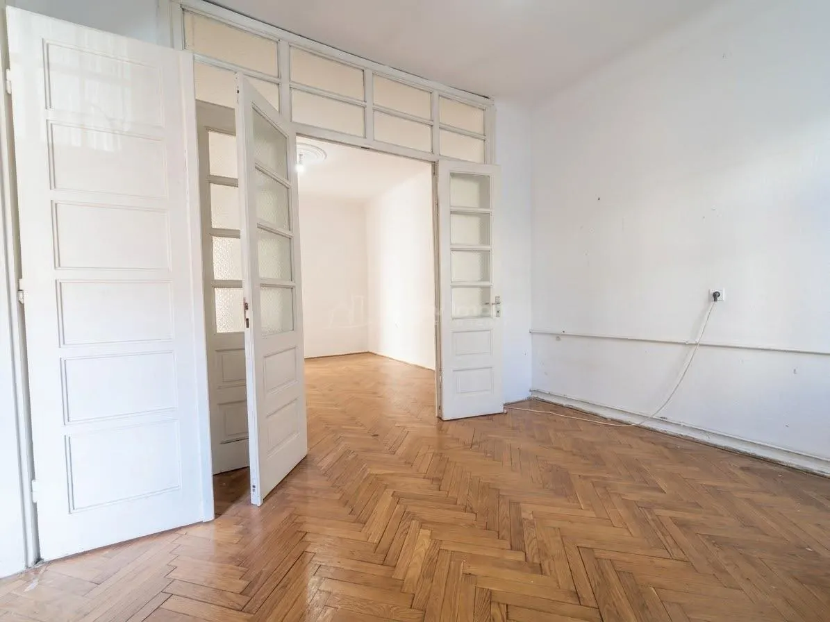 Apartament ultracentral 72 mp - etaj 1- boxa 25 mp - foto 2