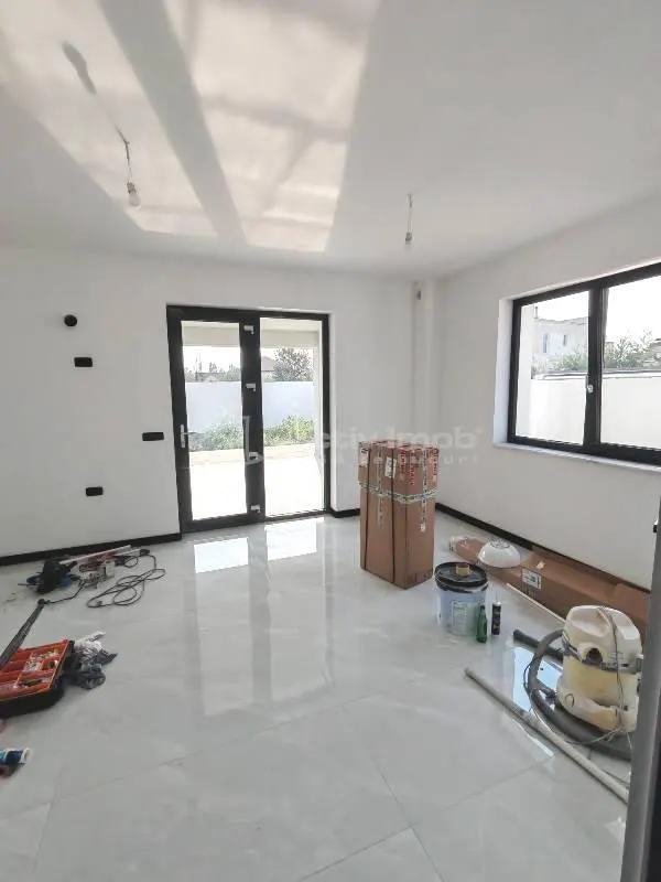 House / villa for sale 115 sqm in Bucuresti, Prelungirea Ghencea area - foto 4