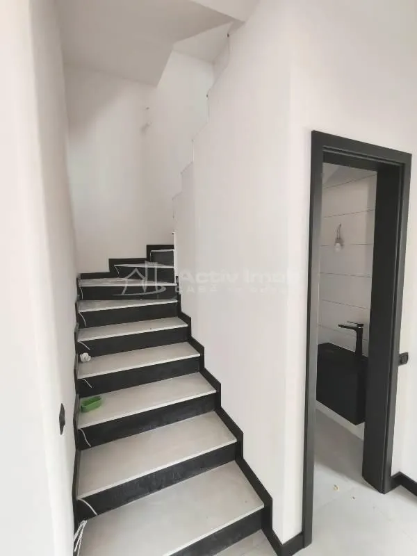 House / villa for sale 115 sqm in Bucuresti, Prelungirea Ghencea area - foto 8