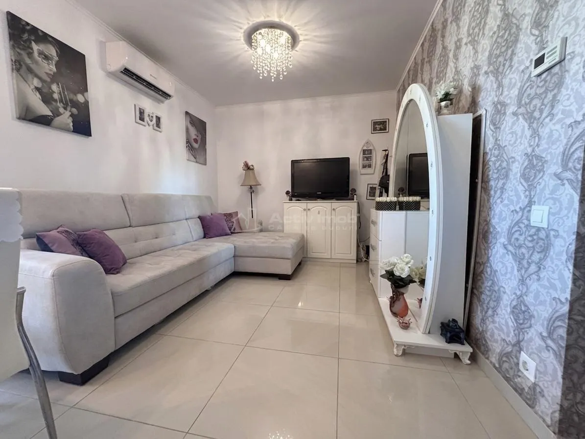Apartamento 2 Dormitorios Ared – Vistas al Centro – Balcón – Prima Shops - foto 1