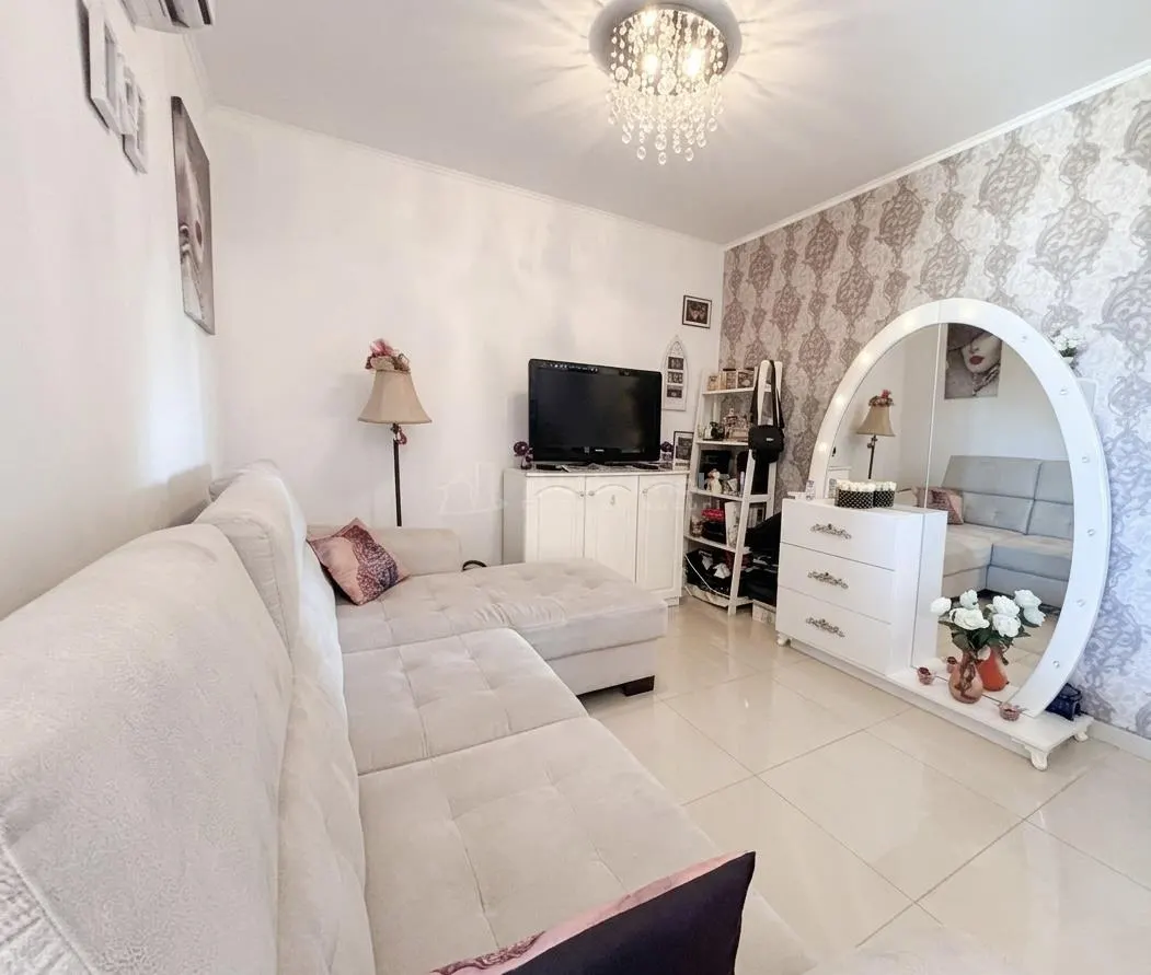 Apartamento 2 Dormitorios Ared – Vistas al Centro – Balcón – Prima Shops - foto 2