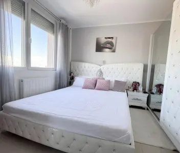 Apartamento 2 Dormitorios Ared – Vistas al Centro – Balcón – Prima Shops - foto 3