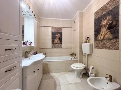 Apartamento 2 Dormitorios Ared – Vistas al Centro – Balcón – Prima Shops - foto 7